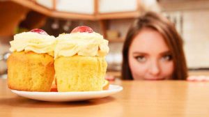 چگونه میل به خوردن شیرینی را کاهش دهیم؟ سلامتی